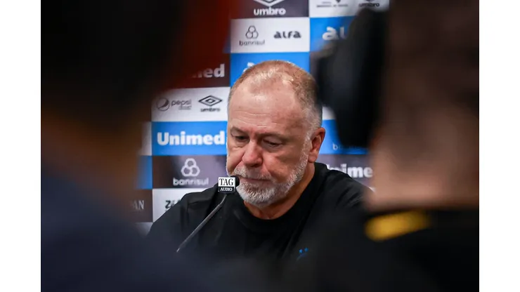 Mano Menezes técnico do Grêmio durante coletiva após a partida contra o CSA no estádio Arena do Grêmio pelo campeonato Copa Do Brasil 2025. Foto: Maxi Franzoi/AGIF
