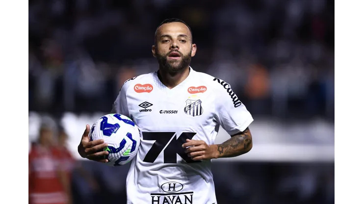SP - SANTOS - 01/05/2025 - COPA DO BRASIL 2025, SANTOS X CRB - Guilherme jogador do Santos durante partida contra o CRB no estadio Vila Belmiro pelo campeonato Copa Do Brasil 2025. Foto: Marcello Zambrana/AGIF
