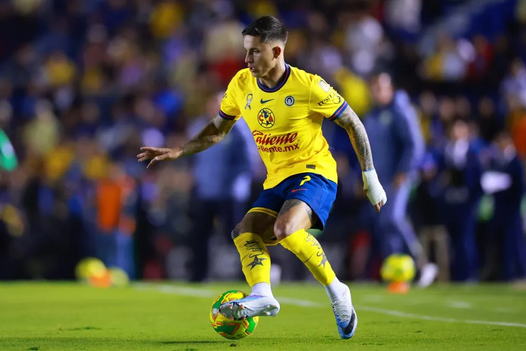 MEXICO CITY, MEXICO – APRIL 12: Brian Rodriguez of America controls the ball during the 15th round match between America and Cruz Azul as part of the Torneo Clausura 2025 Liga MX at Estadio Ciudad de los Deportes on April 12, 2025 in Mexico City, Mexico. (Photo by Hector Vivas/Getty Images)
