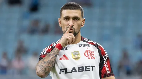 Arrascaeta exaltou o camisa 10 do Santos - Foto: Liamara Polli/AGIF.