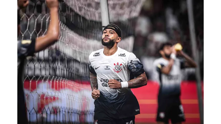 Memphis Depay jogador do Corinthians comemora seu gol durante partida contra o Mirassol no estádio Arena Corinthians pelo campeonato Paulista 2025. Foto: Leonardo Lima/AGIF