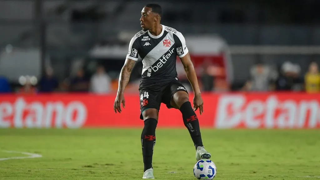 Luiz Gustavo, jogador do Vasco, durante partida contra o Operário, pela Copa Betano do Brasil. Foto: Thiago Ribeiro/AGIF.