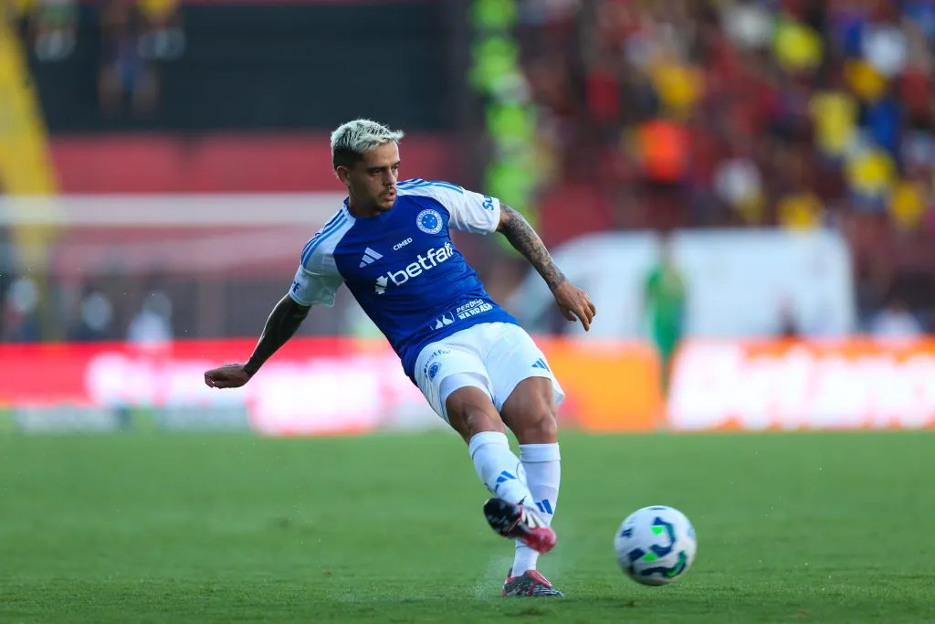 Fagner está rendendo bastante pelo Cruzeiro - Foto: Marlon Costa/AGIF.