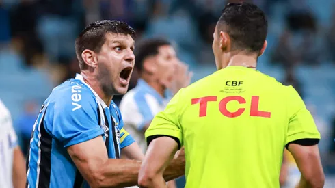 Kannemann reclamou bastante com a arbitragem na eliminação do Grêmio