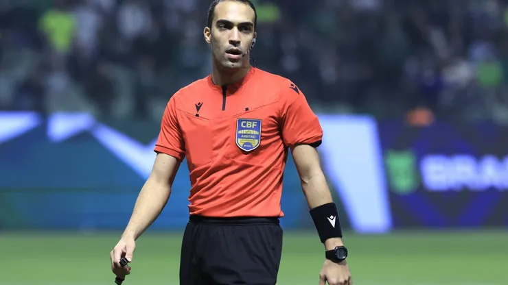 Árbitro Davi de Oliveira Lacerda. Foto: Marcello Zambrana/AGIF