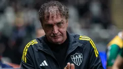 Cuca durante o jogo na Arena MRV. Fernando Moreno/AGIF.