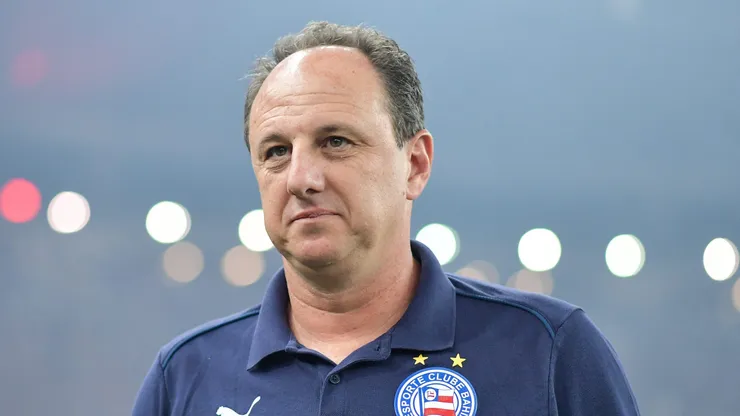 Ceni durante a realização de partida no Maracanã