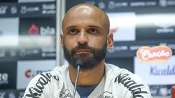 SP - SANTOS - 15/01/2025 - SANTOS, APRESENTACAO THACIANO E LEO GODOY - Thaciano durante sua apresentacao oficial como jogador do Santos em coletiva de imprensa realizada na Vila Belmiro, nesta quarta feira (15).