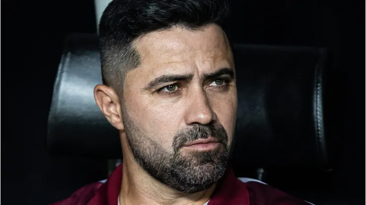 Rafael Lacerda quer levar o Vila à elite do Brasileirão
