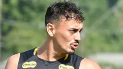 SP - SANTOS - 07/05/2025 - SANTOS, TREINO - Diego Pituca jogador do Santos durante treino no Centro de Treinamento CT Rei Pele.