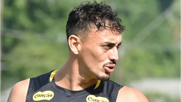 SP - SANTOS - 07/05/2025 - SANTOS, TREINO - Diego Pituca jogador do Santos durante treino no Centro de Treinamento CT Rei Pele.