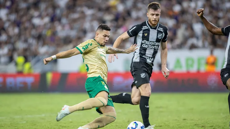 CE - FORTALEZA - 30/04/2025 - COPA DO BRASIL 2025, CEARA X PALMEIRAS - Paulinho jogador do Palmeiras durante partida contra o Ceara no estadio Arena Castelao pelo campeonato Copa Do Brasil 2025. Foto: Baggio Rodrigues/AGIF