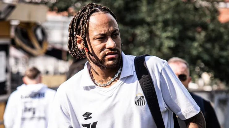 Neymar durante embarque do elenco para Maceió