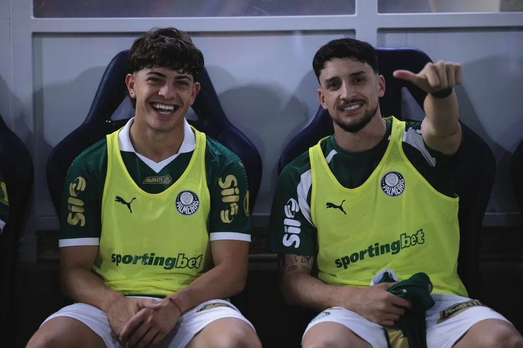 SP – BARUERI – 25/01/2025 – PAULISTA 2025, PALMEIRAS X NOVORIZONTINO – Piquerez e Giay jogadores do Palmeiras durante partida contra o Novorizontino no estadio Arena Barueri pelo campeonato Paulista 2025. Foto: Ettore Chiereguini/AGIF