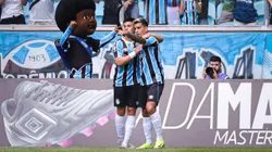 RS - PORTO ALEGRE - 01/02/2025 - GAUCHO 2025, GREMIO X SAO LUIZ-RS - Cristaldo jogador do Gremio comemora seu gol com Aravena jogador da sua equipe durante partida contra o Sao Luiz-RS no estadio Arena do Gremio pelo campeonato Gaucho 2025. Foto: Maxi Franzoi/AGIF