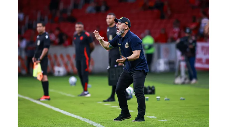 Rafael Guanaes técnico do Mirassol durante partida contra o Internacional no estádio Beira-Rio pelo campeonato Brasileiro A 2025. Foto: Maxi Franzoi/AGIF