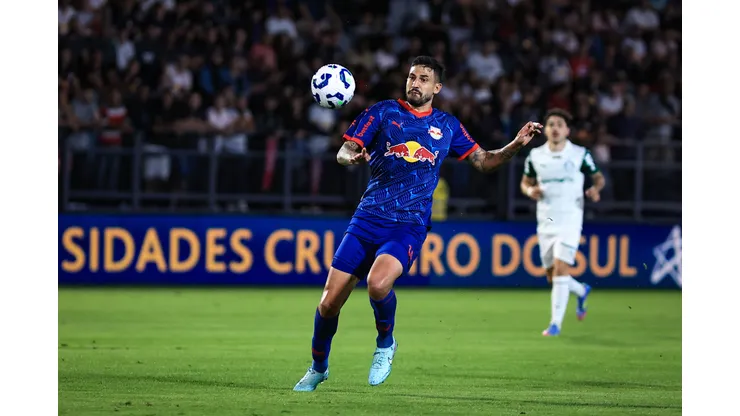 Pedro Henrique jogador do Bragantino durante partida contra o Palmeiras no estádio Cícero De Souza Marques pelo campeonato Brasileiro A 2025. Foto: Fabio Giannelli/AGIF