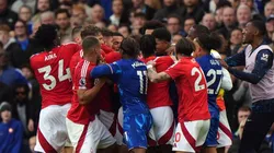 Confusão em campo na partida entre Nottingham Forest e Chelsea. Foto: PA Images / Alamy Stock Photo