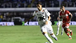Mateus Xavier jogador do Santos durante partida contra o CRB no estadio Vila Belmiro pelo campeonato Copa Do Brasil 2025. Foto: Marcello Zambrana/AGIF