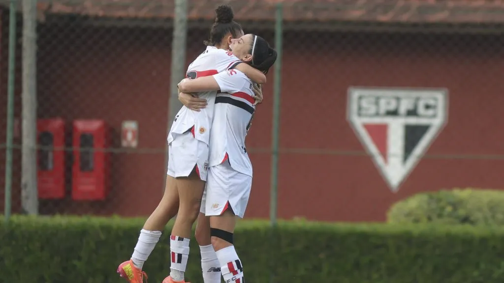 Jogadoras do São Paulo em confronto contra o Real Brasília no Brasileiro Feminino
