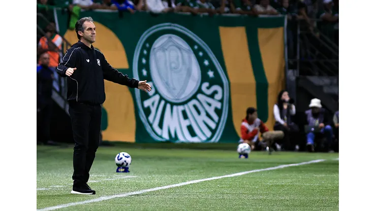 Leo Conde, técnico do Ceará, durante partida contra o Palmeiras no estadio Arena Allianz Parque pela Copa Do Brasil 2025. Foto: Fabio Giannelli/AGIF