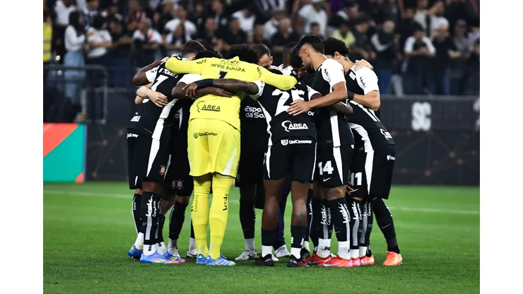 Jogadores do Corinthians durante entrada em campo para partida contra o Novorizontino no estádio Arena Corinthians pelo campeonato Copa Do Brasil 2025. Foto: Fabio Giannelli/AGIF