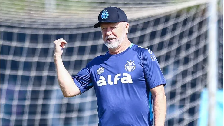 Mano Menezes comanda a busca por contratações