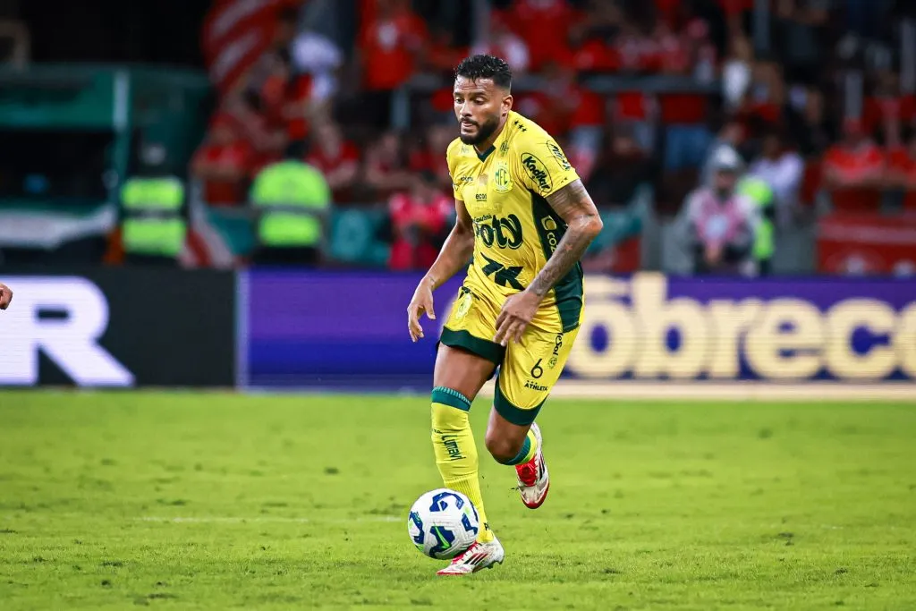 RS – PORTO ALEGRE – 18/05/2025 – BRASILEIRO A 2025, INTERNACIONAL X MIRASSOL – Reinaldo jogador do Mirassol durante partida contra o Internacional no estadio Beira-Rio pelo campeonato Brasileiro A 2025. Foto: Maxi Franzoi/AGIF