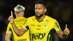 Reinaldo jogador do Mirassol comemora gol durante partida contra o Mirassol no estádio Jose Maria de Campos Maia pelo campeonato Brasileiro A 2025. Foto: Joisel Amaral/AGIF