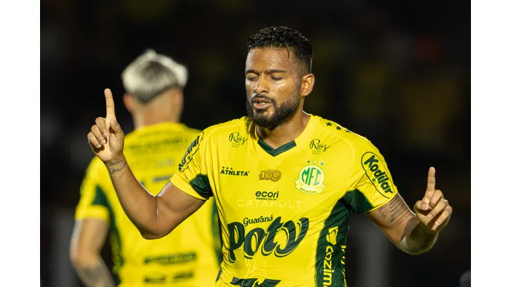 Reinaldo jogador do Mirassol comemora gol durante partida contra o Mirassol no estádio Jose Maria de Campos Maia pelo campeonato Brasileiro A 2025. Foto: Joisel Amaral/AGIF