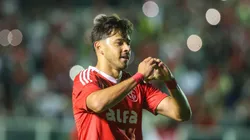 Romero comemorando gol no Ceará