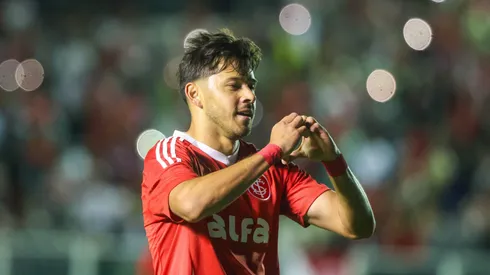 Romero comemorando gol no Ceará