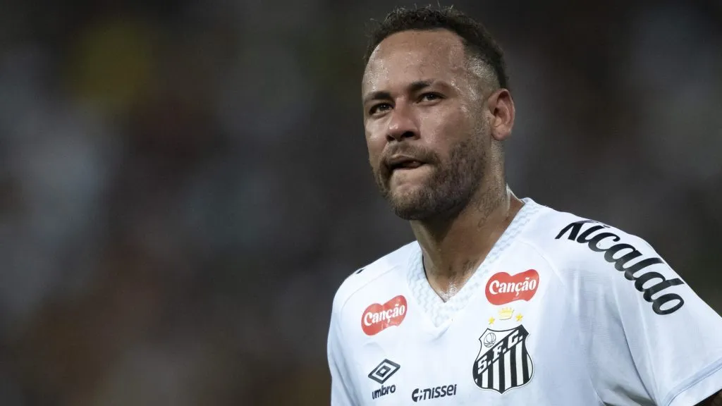 Neymar não conseguiu evitar o vexame do Santos - Foto: Jorge Rodrigues/AGIF.