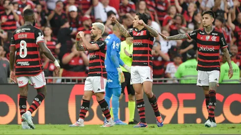 SP - RIO DE JANEIRO - 11/08/2024 - BRASILEIRO A 2024, FLAMENGO X PALMEIRAS - Arrascaeta jogador do Flamengo comemora seu gol durante partida contra o Palmeiras no estadio Maracana pelo campeonato Brasileiro A 2024. Foto: Thiago Ribeiro/AGIF