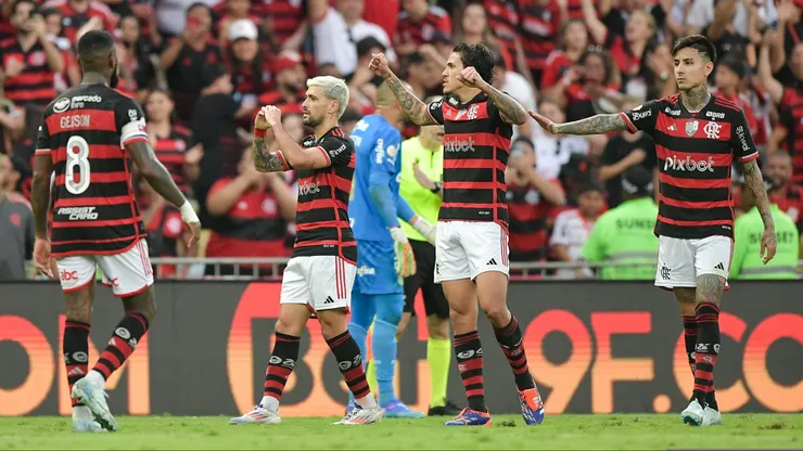 SP - RIO DE JANEIRO - 11/08/2024 - BRASILEIRO A 2024, FLAMENGO X PALMEIRAS - Arrascaeta jogador do Flamengo comemora seu gol durante partida contra o Palmeiras no estadio Maracana pelo campeonato Brasileiro A 2024. Foto: Thiago Ribeiro/AGIF