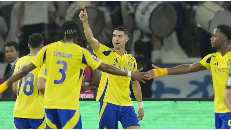 Jogadores do Al-Nassr comemoram gol de Cristiano Ronaldo. Foto: Newscom / Alamy Stock Photo
