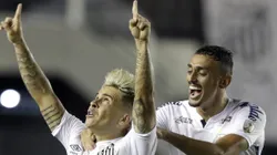 Diego Pituca (à direita) é alvo de Cuca para o Atlético-MG