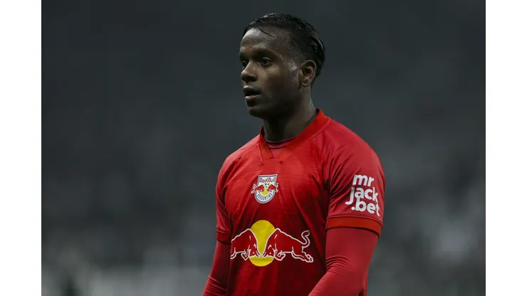 SAO PAULO, BRAZIL - AUGUST 10: Helinho of Red Bull Bragantino looks on during the Brasileirao 2024 match between Corinthians and Red Bull Bragantino at Neo Quimica Arena on August 10, 2024 in Sao Paulo, Brazil. (Photo by Ricardo Moreira/Getty Images)