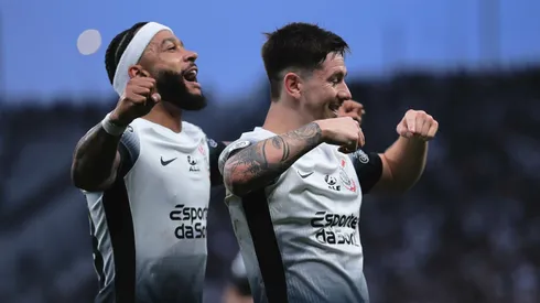 Memphis e Garro devem iniciar como titulares diante do Huracán nesta terça - Foto: Ettore Chiereguini/AGIF