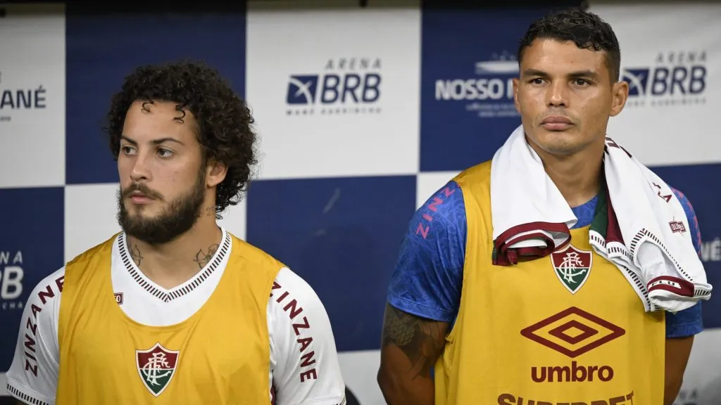 Thiago Silva jogador do Fluminense durante execução do hino nacional antes da partida contra o Aparecidense no estádio Mane Garrincha pelo campeonato Copa Do Brasil 2025. Foto: Mateus Bonomi/AGIF