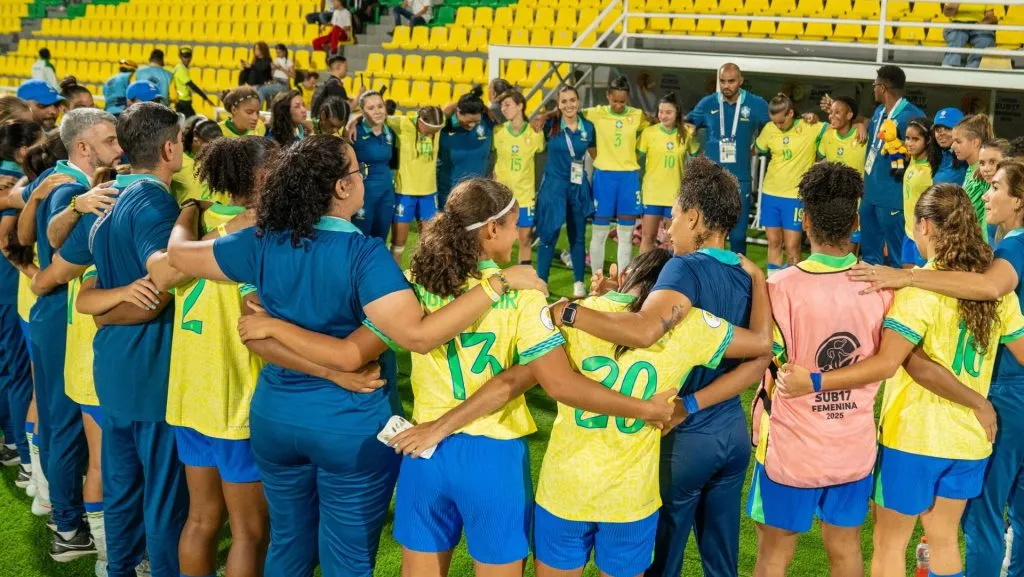 Feminino Sub-17 reunido na Colômbia. Foto: Nelson Terme/CBF