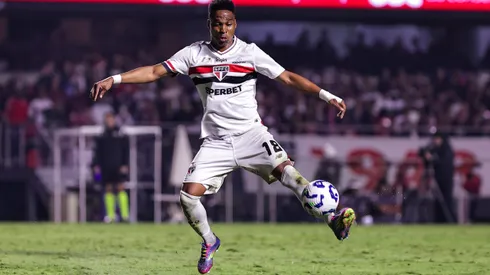 SP - SAO PAULO - 02/05/2025 - BRASILEIRO A 2025, SAO PAULO X FORTALEZA - Wendell jogador do Sao Paulo durante partida contra o Fortaleza no estadio Morumbi pelo campeonato Brasileiro A 2025. Foto: Fabio Giannelli/AGIF