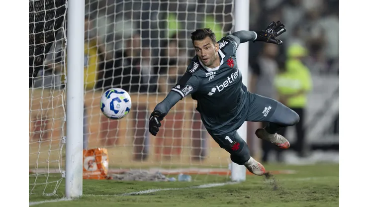 RJ - RIO DE JANEIRO - 20/05/2025 - COPA DO BRASIL 2025, VASCO X OPERARIO - Leo Jardim goleiro do Vasco no lance do gol sofrido durante partida contra o Operario no estadio Sao Januario pelo campeonato Copa Do Brasil 2025. Foto: Jorge Rodrigues/AGIF