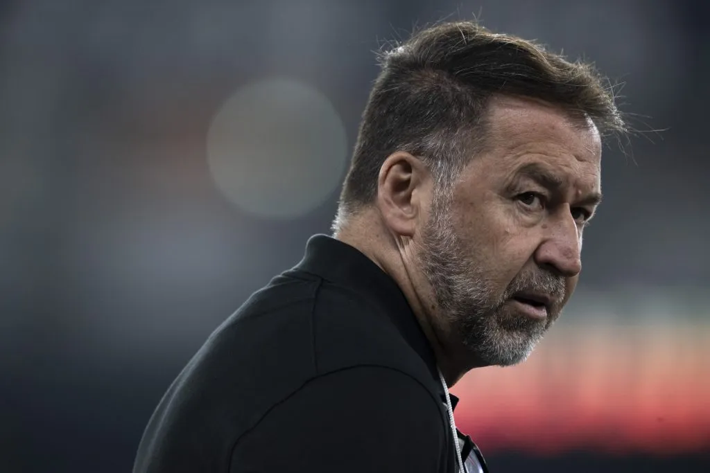 Augusto Melo prSituação de Augusto Melo está cada vez mais complicada - Foto: Jorge Rodrigues/AGIF.esidente do Corinthians antes da partida contra o Botafogo no estádio Engenhão pelo campeonato Brasileiro A 2024. Foto: Jorge Rodrigues/AGIF