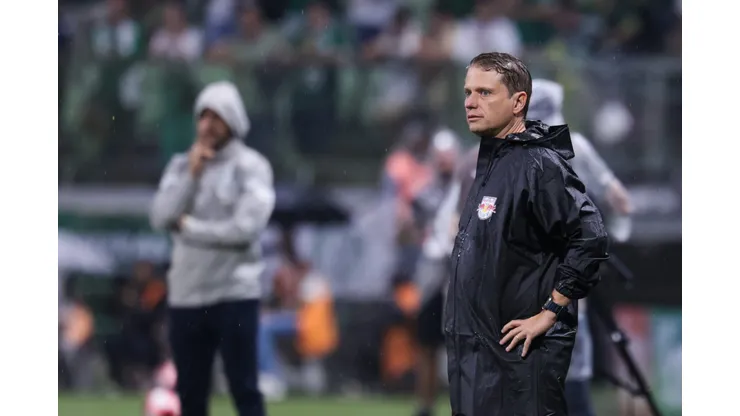 Fernando Seabra técnico do Bragantino durante partida contra o Palmeiras no estádio Arena Allianz Parque pelo campeonato Paulista 2025. Foto: Marcello Zambrana/AGIF