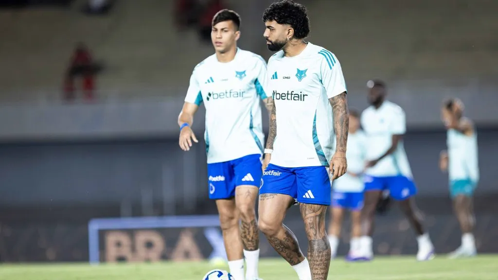 Gabigol e Kaio Jorge durante aquecimento. Foto: Heber Gomes/CEC