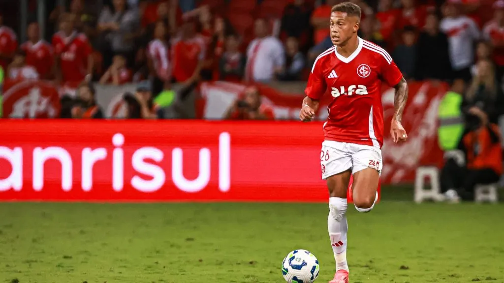 Vitinho jogador do Internacional durante partida contra o Palmeiras no estádio Beira-Rio pelo campeonato Brasileiro A 2025. Foto: Maxi Franzoi/AGIF