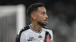 RJ - RIO DE JANEIRO - 01/03/2025 - CARIOCA 2025, VASCO X FLAMENGO - Jair jogador do Vasco durante partida contra o Flamengo no estadio Engenhao pelo campeonato Carioca 2025. Foto: Thiago Ribeiro/AGIF