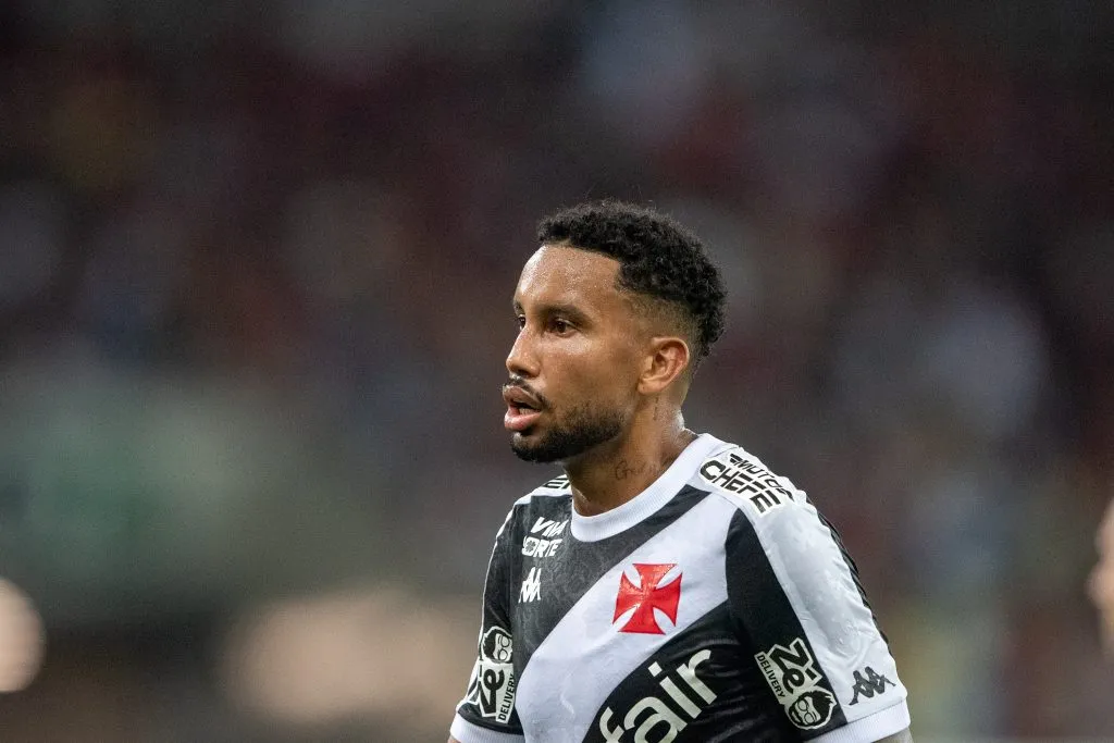 RJ – RIO DE JANEIRO – 19/04/2025 – BRASILEIRO A 2025, VASCO X FLAMENGO – Jair jogador do Vasco durante partida contra o Flamengo no estadio Maracana pelo campeonato Brasileiro A 2025. Foto: Thiago Ribeiro/AGIF