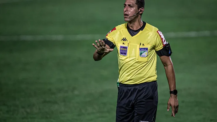 Árbitro Rodrigo Jose Pereira de Lima. Foto: Heber Gomes/AGIF